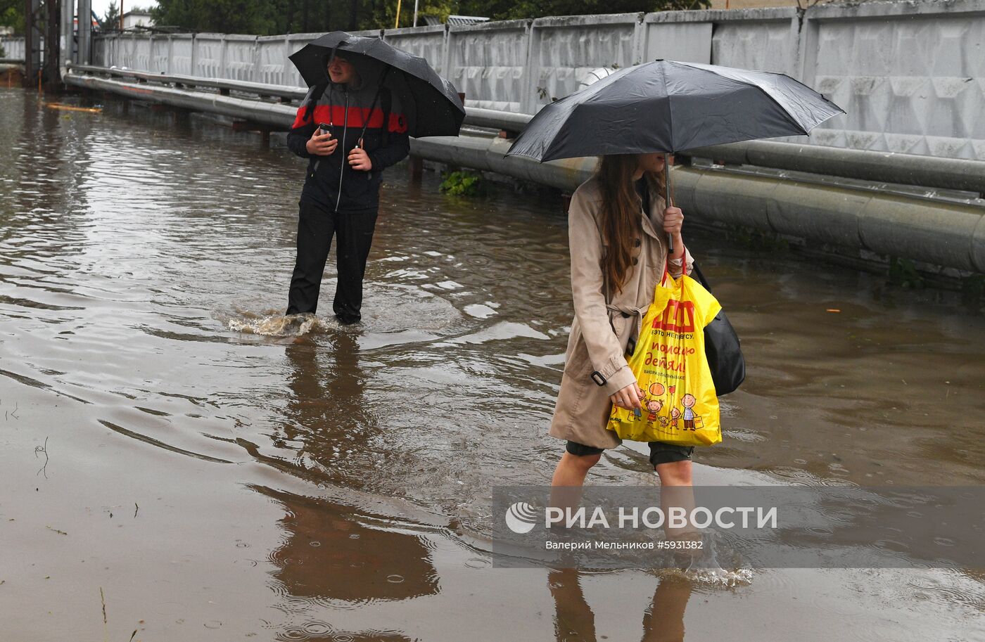 Дорогу к аэропорту Шереметьево затопило из-за сильных дождей