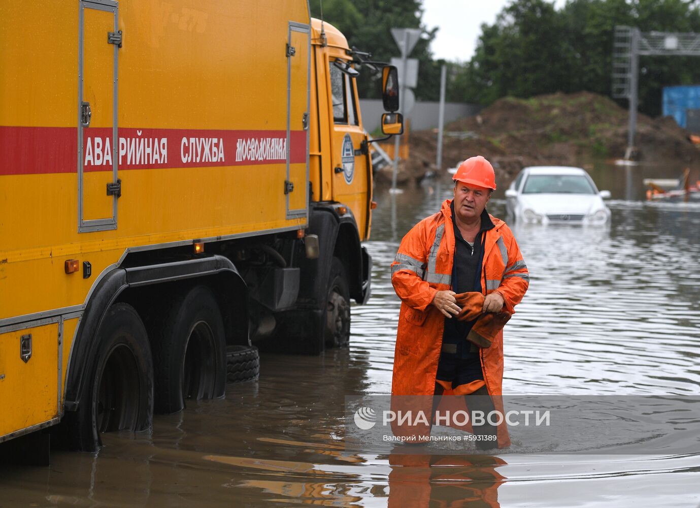 Дорогу к аэропорту Шереметьево затопило из-за сильных дождей