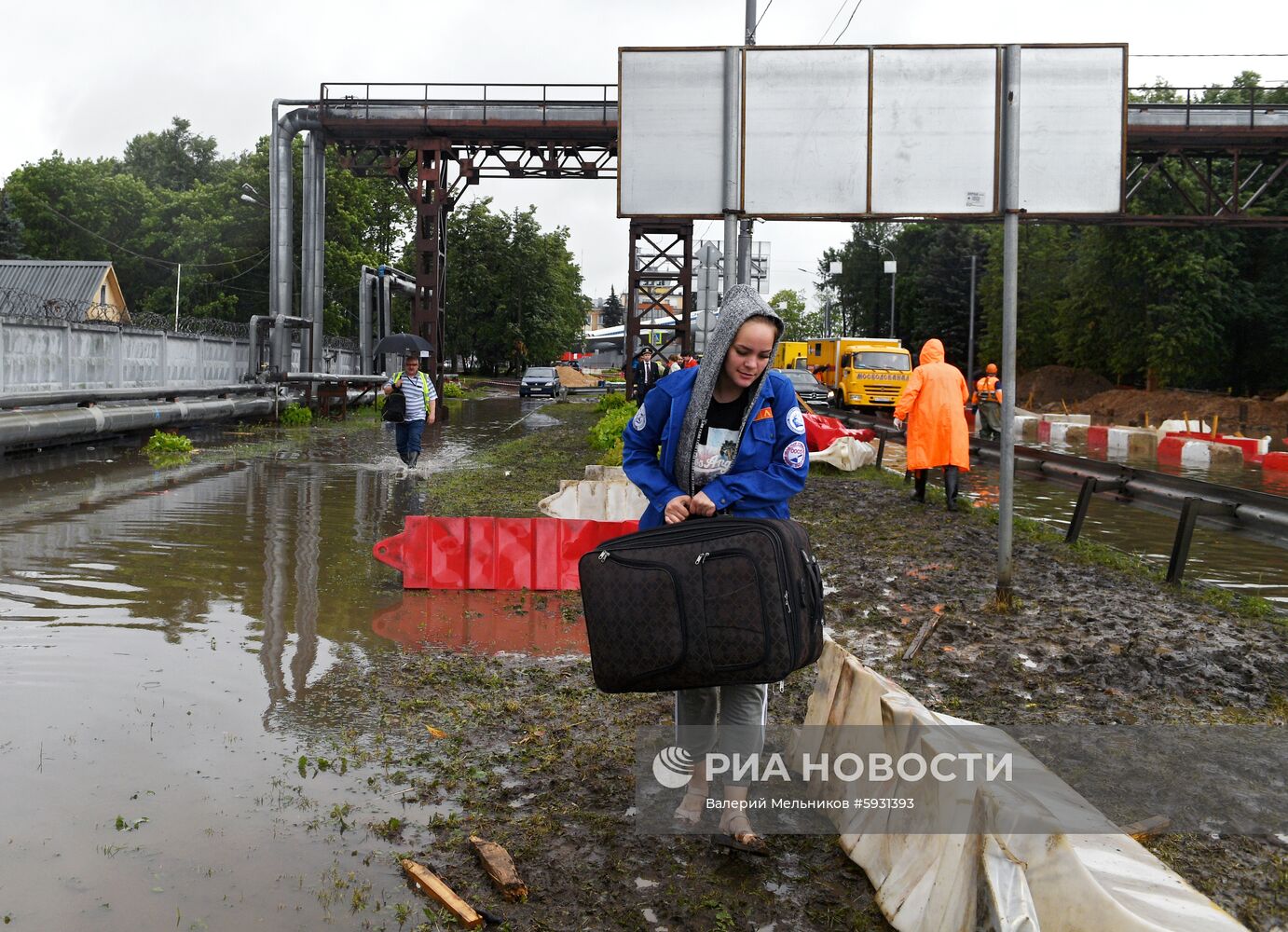 Дорогу к аэропорту Шереметьево затопило из-за сильных дождей