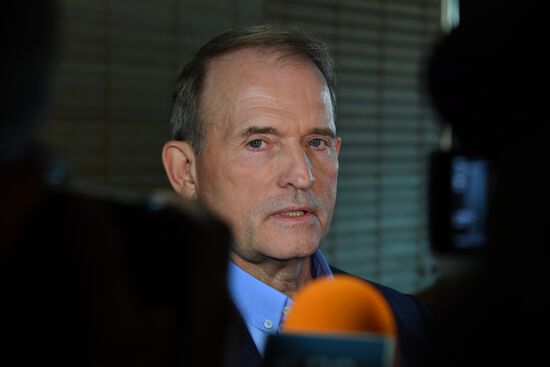 Передача военнопленных Украине представителями ЛНР и ДНР