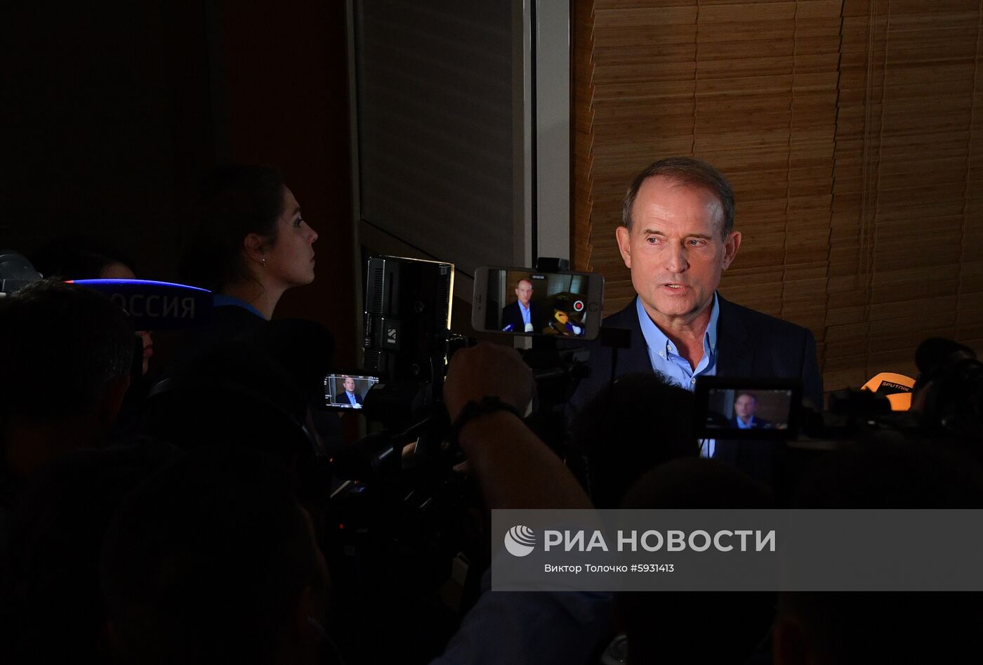 Передача военнопленных Украине представителями ЛНР и ДНР