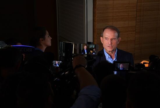 Передача военнопленных Украине представителями ЛНР и ДНР