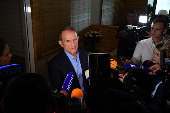 Передача военнопленных Украине представителями ЛНР и ДНР