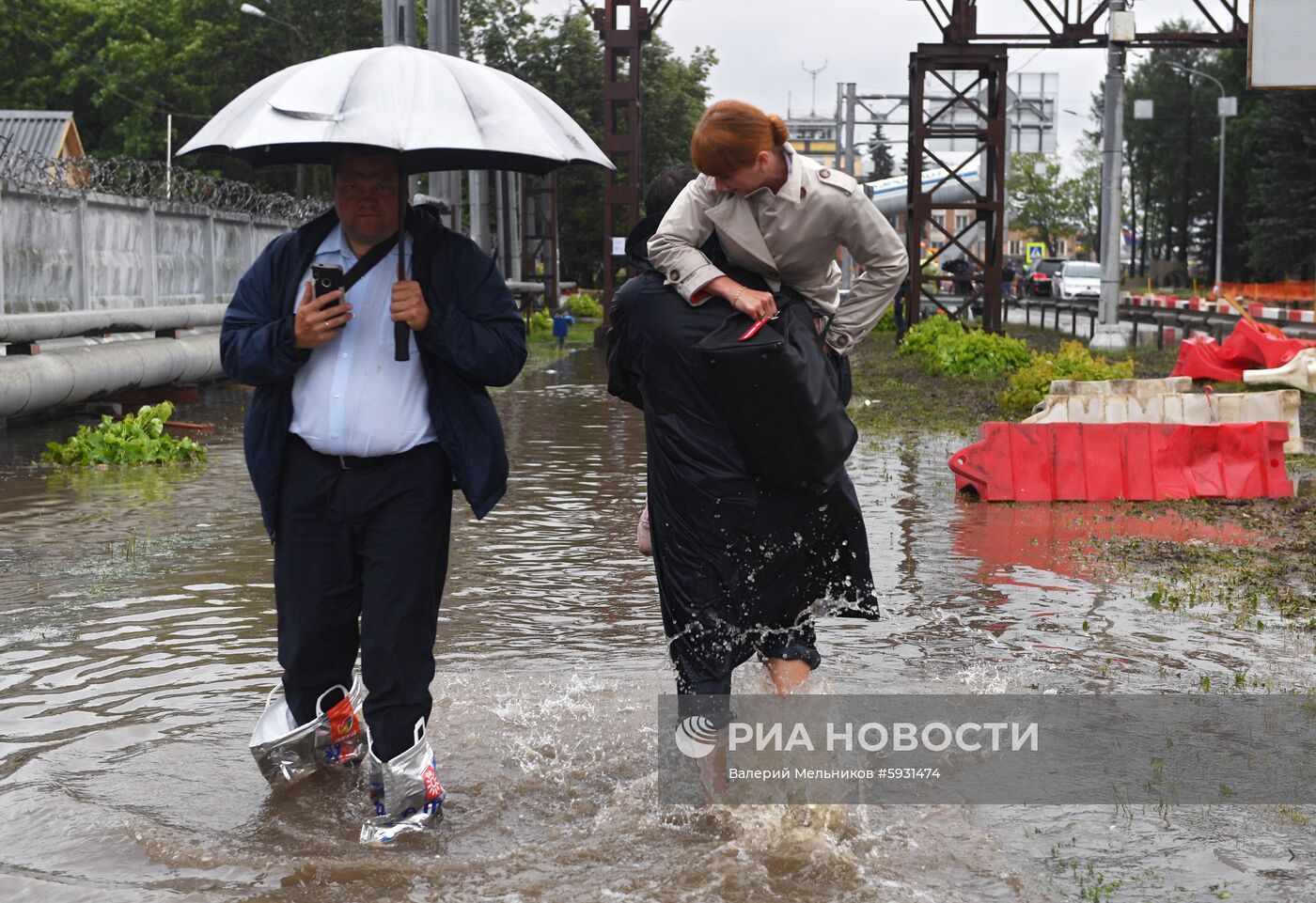 Дорогу к аэропорту Шереметьево затопило из-за сильных дождей