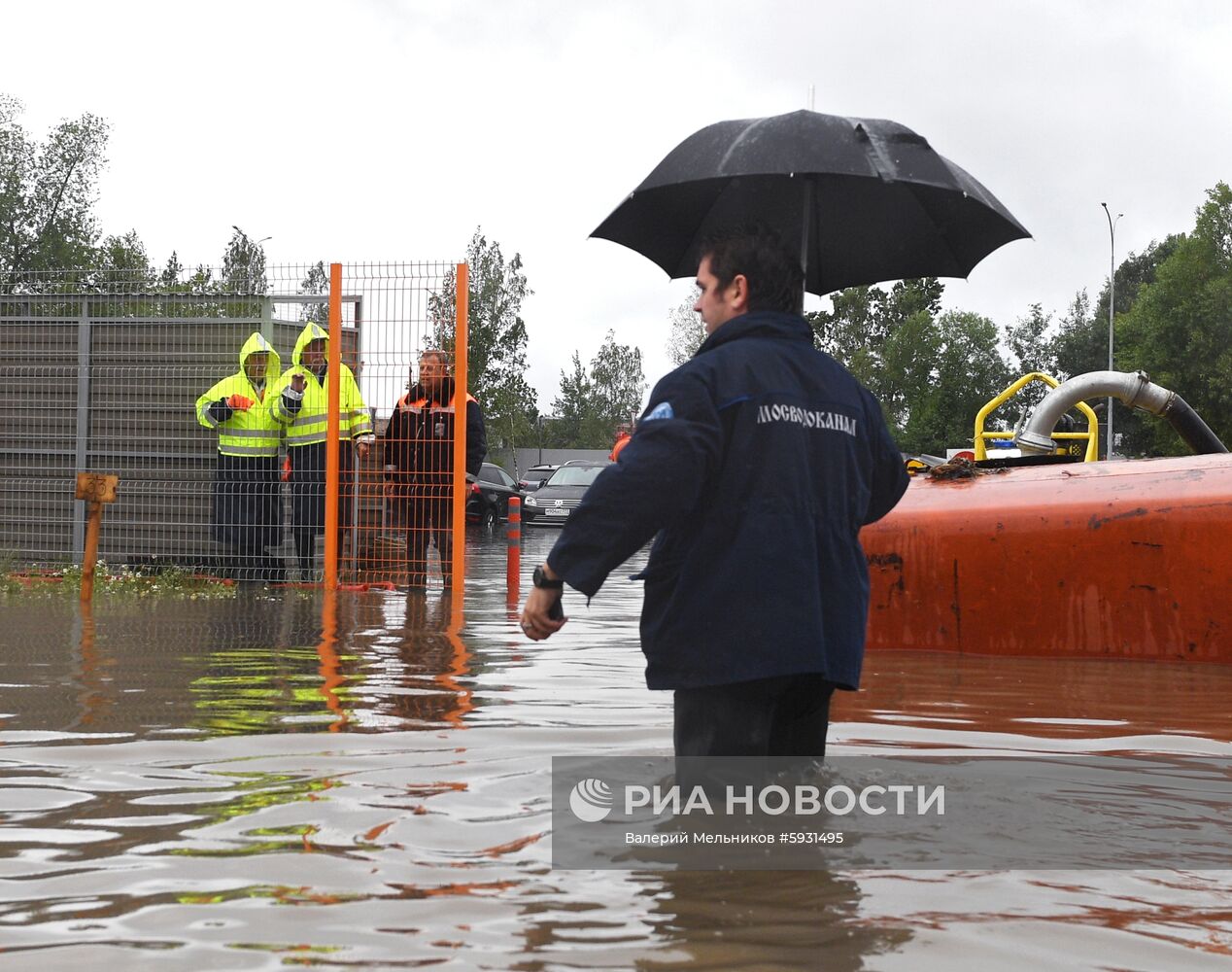 Дорогу к аэропорту Шереметьево затопило из-за сильных дождей