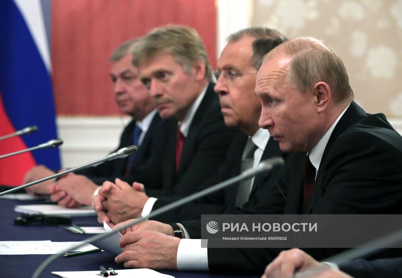 Рабочий визит президента РФ В. Путина в Японию для участия в саммите "Группы двадцати"