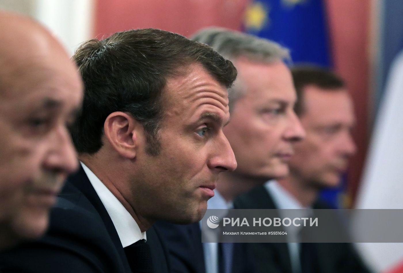 Рабочий визит президента РФ В. Путина в Японию для участия в саммите "Группы двадцати"