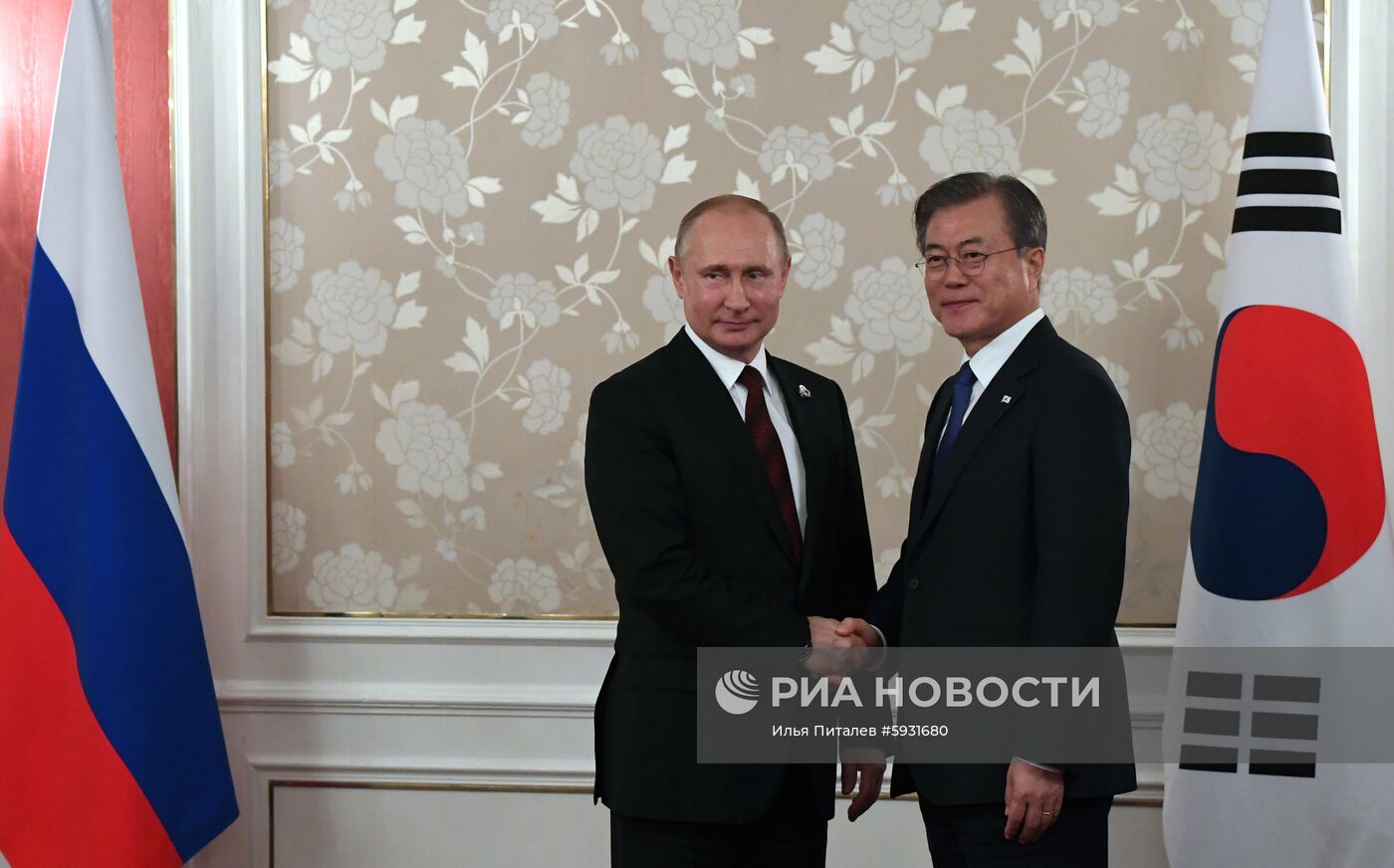 Рабочий визит президента РФ В. Путина в Японию для участия в саммите "Группы двадцати"