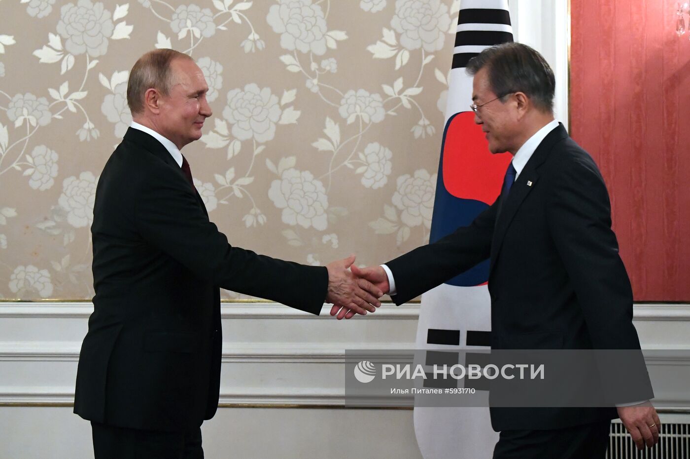 Рабочий визит президента РФ В. Путина в Японию для участия в саммите "Группы двадцати"