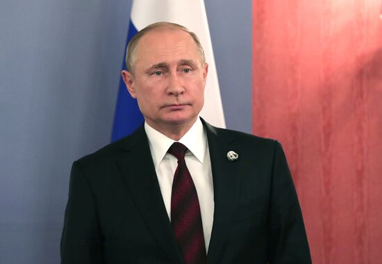 Рабочий визит президента РФ В. Путина в Японию для участия в саммите "Группы двадцати"