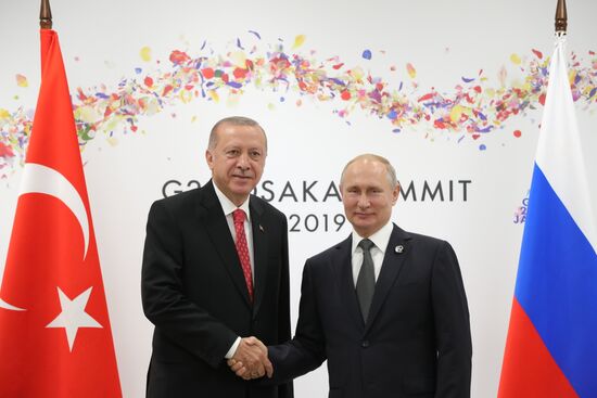 Рабочий визит президента РФ В. Путина в Японию для участия в саммите "Группы двадцати". День второй