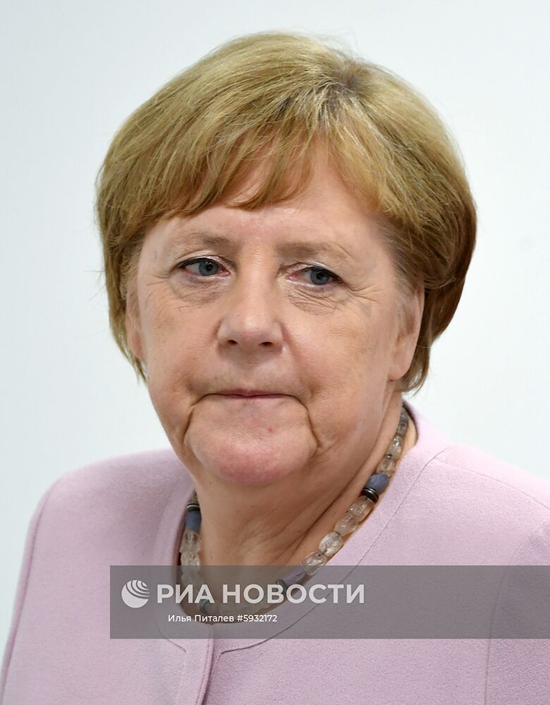 Рабочий визит президента РФ В. Путина в Японию для участия в саммите "Группы двадцати". День второй