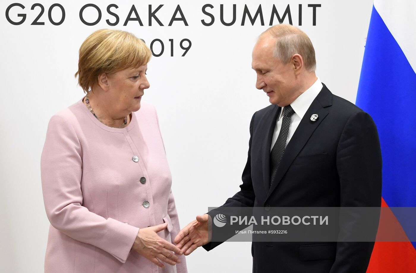 Рабочий визит президента РФ В. Путина в Японию для участия в саммите "Группы двадцати". День второй