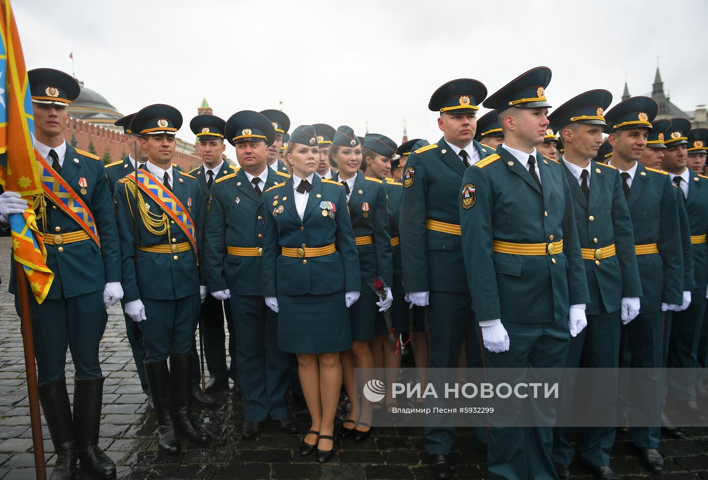 Выпуск курсантов вузов МЧС России на Красной площади