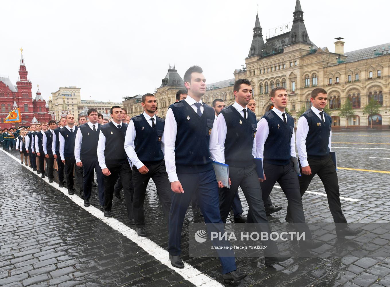 Выпуск курсантов вузов МЧС России на Красной площади