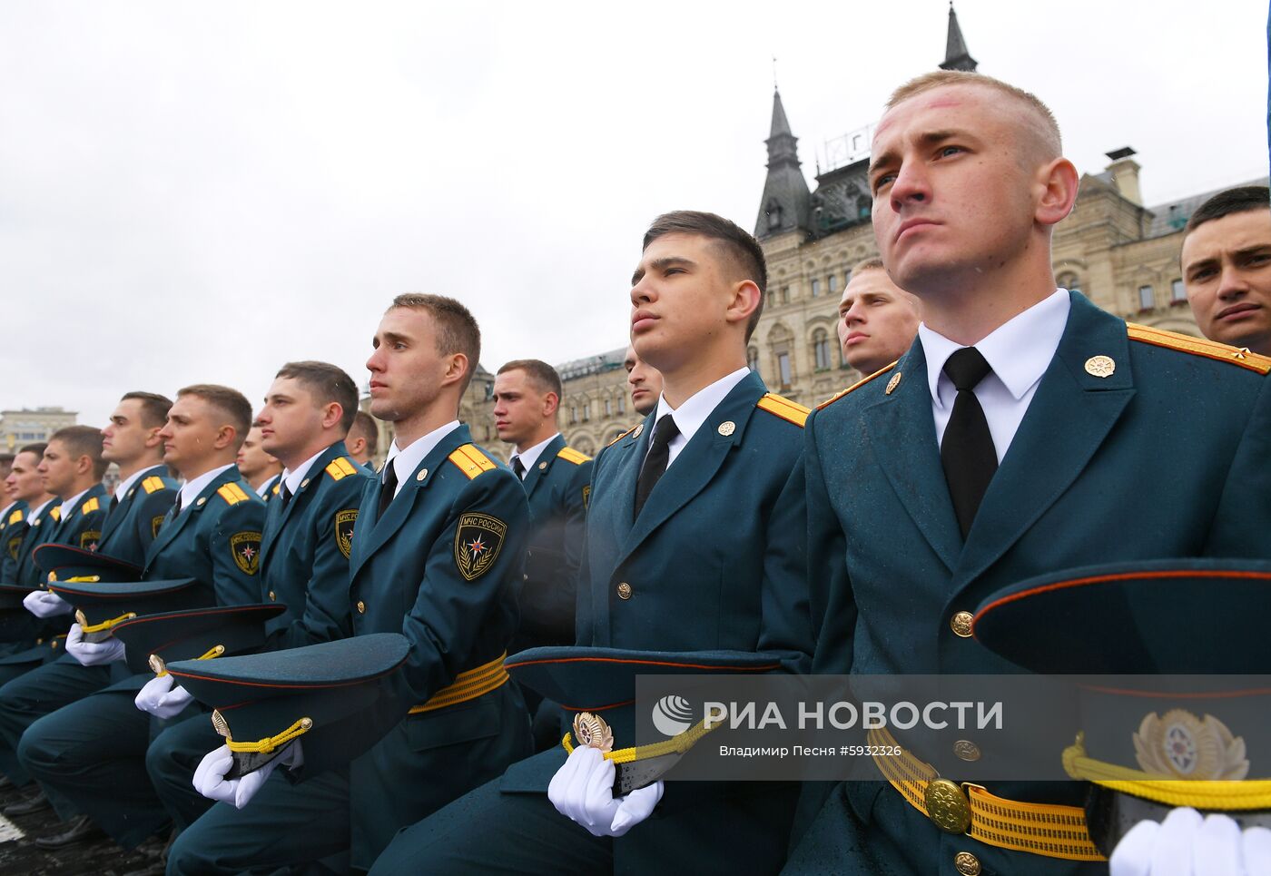 Выпуск курсантов вузов МЧС России на Красной площади