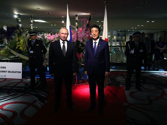 Рабочий визит президента РФ В. Путина в Японию для участия в саммите "Группы двадцати". День второй