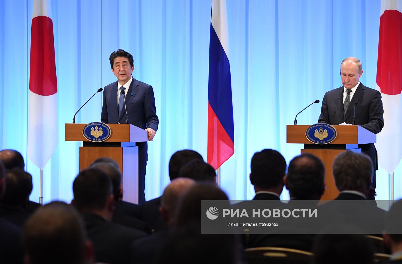 Рабочий визит президента РФ В. Путина в Японию для участия в саммите "Группы двадцати". День второй