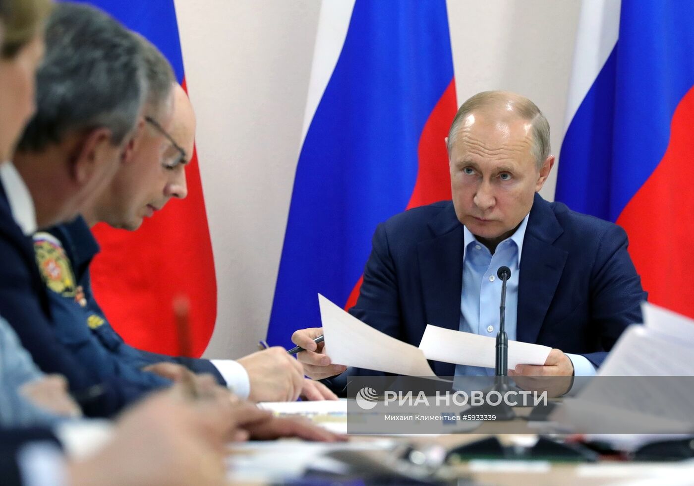 Президент РФ В. Путин провел совещание по ситуации с наводнениями в Иркутской области