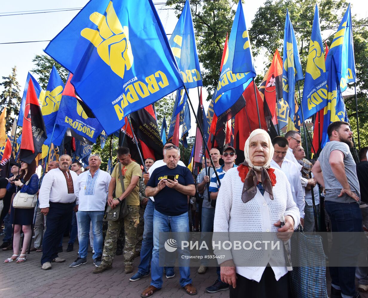 "Марш в вышиванках" во Львове