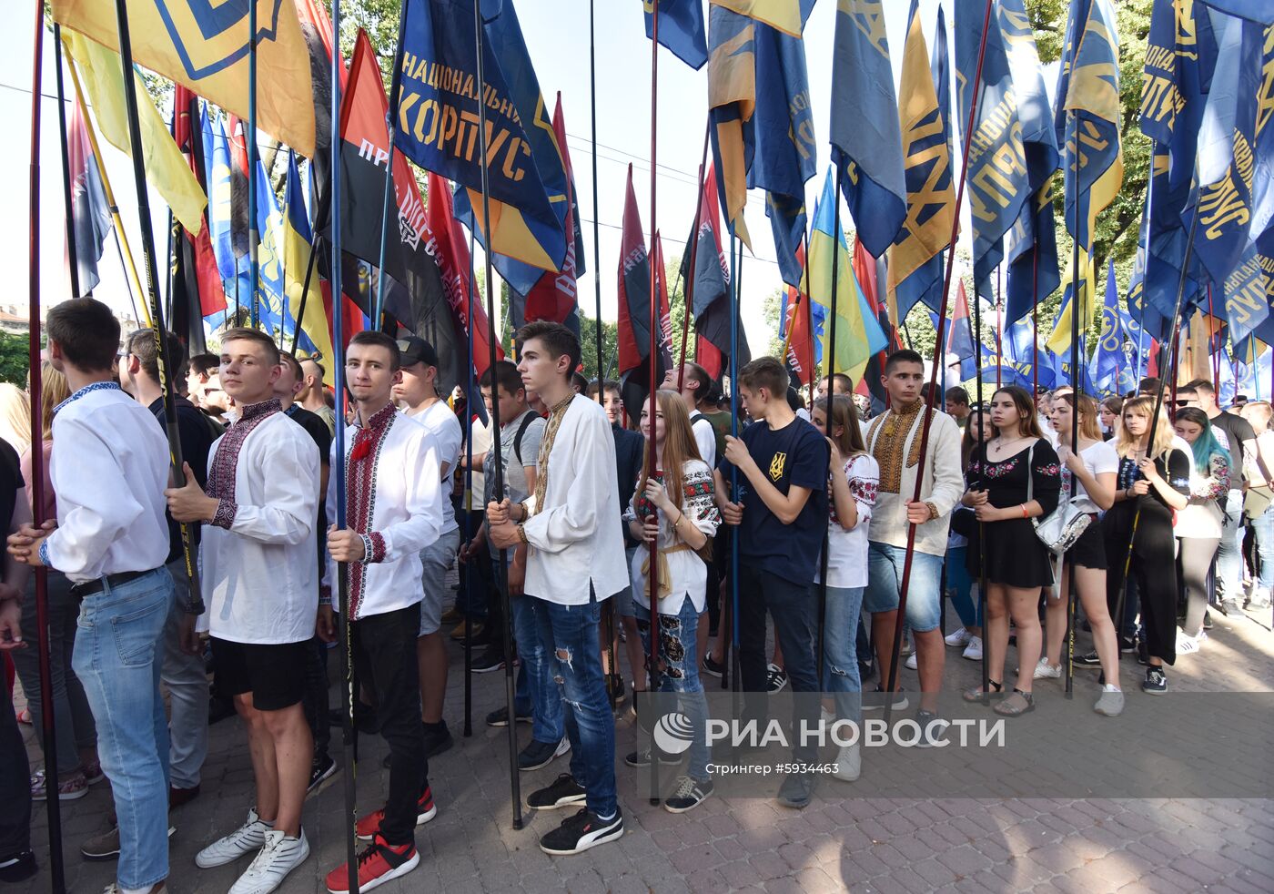 "Марш в вышиванках" во Львове