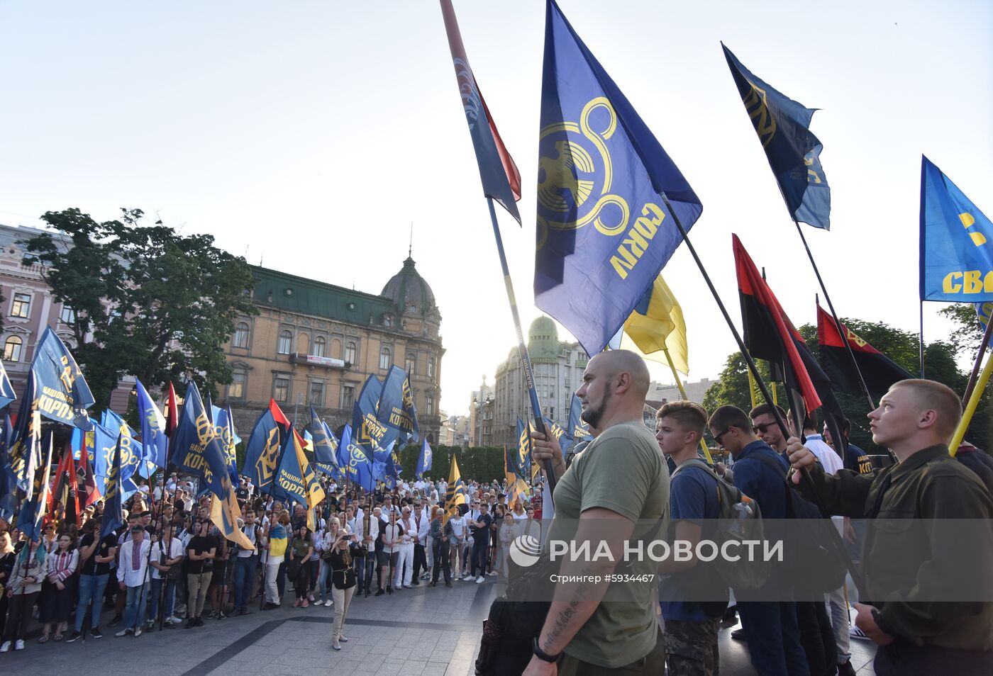 "Марш в вышиванках" во Львове