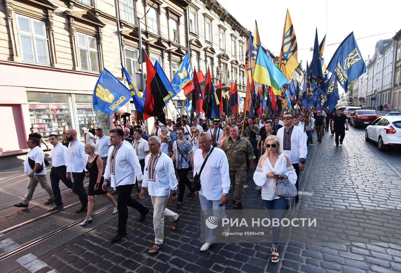 "Марш в вышиванках" во Львове