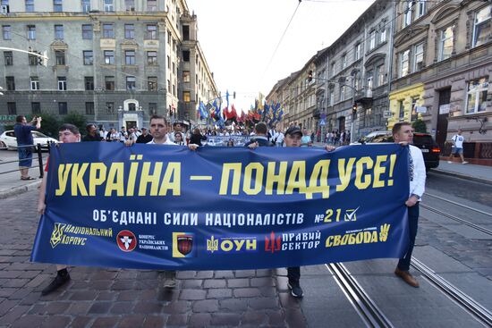 "Марш в вышиванках" во Львове