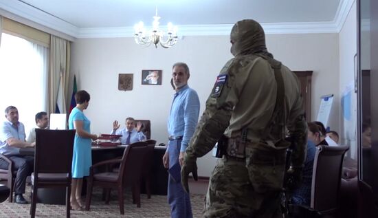 ФСБ РФ и МВД РФ задержали чиновников в Дагестане
