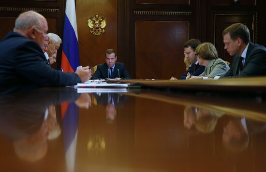 Премьер-министр РФ Д. Медведев провел совещание о росте доходов россиян