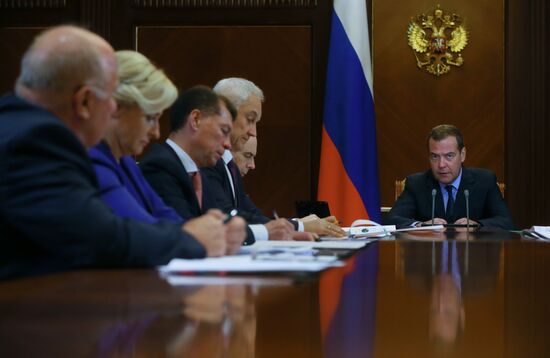 Премьер-министр РФ Д. Медведев провел совещание о росте доходов россиян