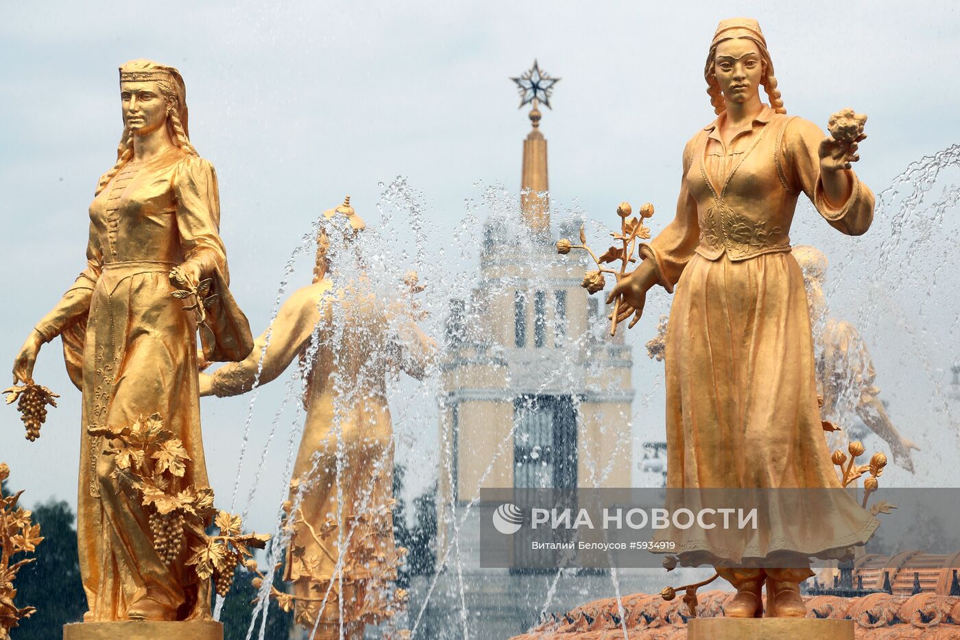 Фонтаны на ВДНХ после реставрации