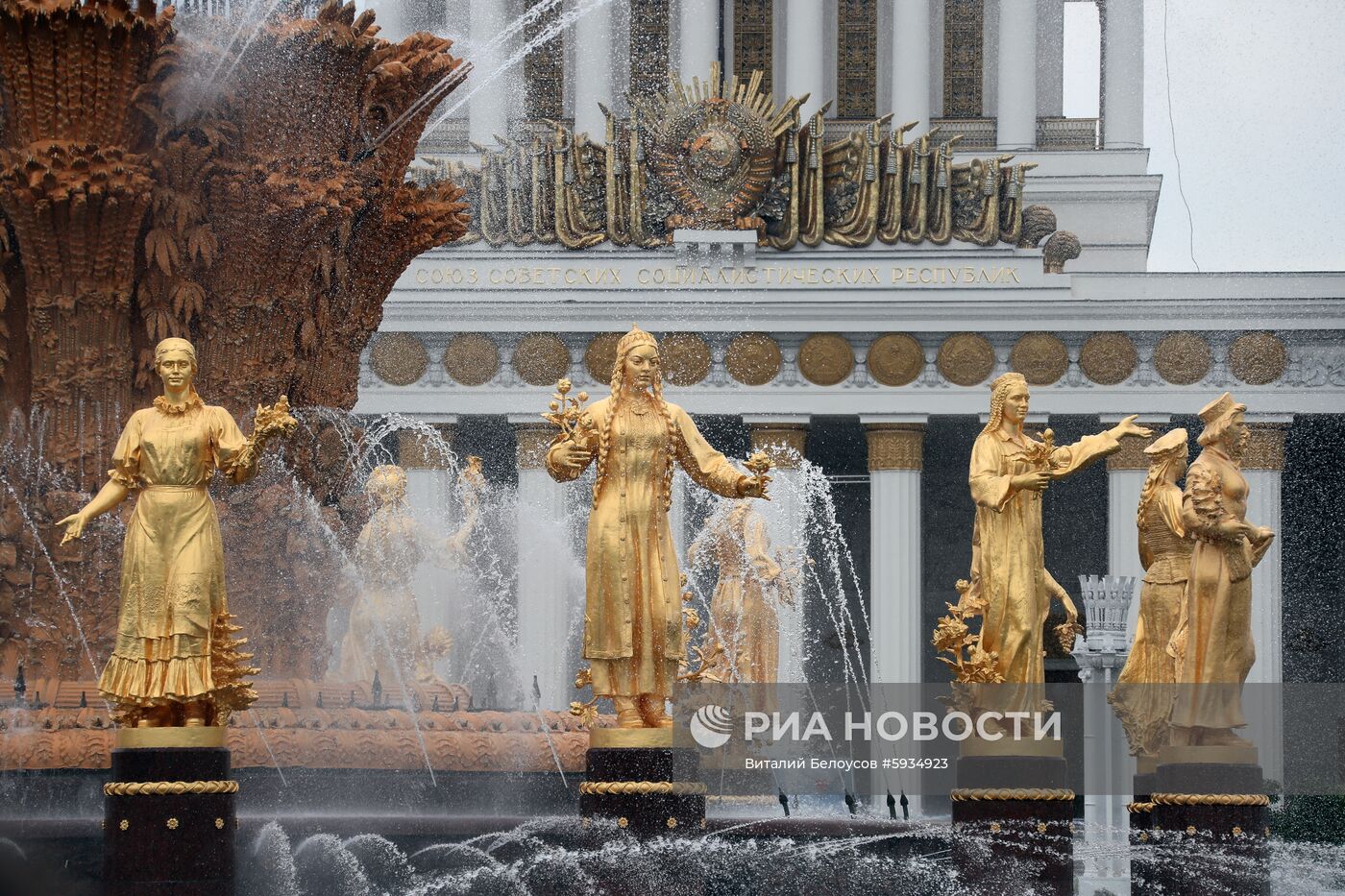 Фонтаны на ВДНХ после реставрации
