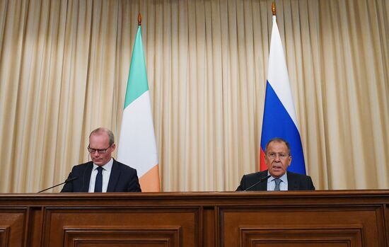 Встреча глав МИД РФ и Ирландии С. Лаврова и С. Ковни