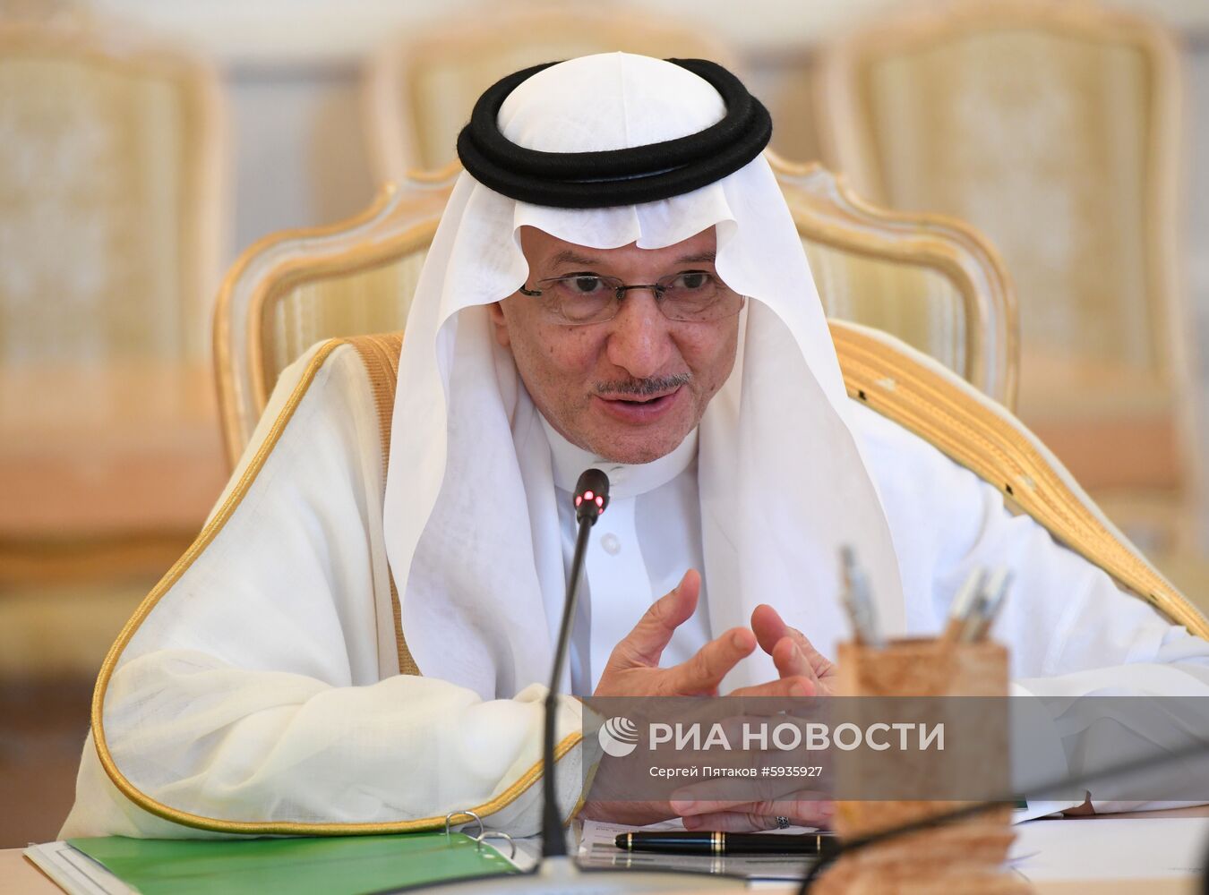 Встреча главы МИД РФ С. Лаврова и генсекретаря ОИС Ю. Осаимина