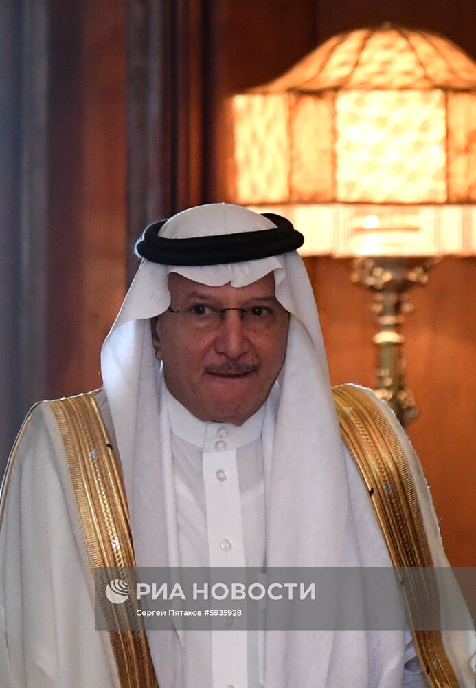 Встреча главы МИД РФ С. Лаврова и генсекретаря ОИС Ю. Осаимина