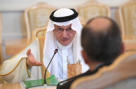 Встреча главы МИД РФ С. Лаврова и генсекретаря ОИС Ю. Осаимина