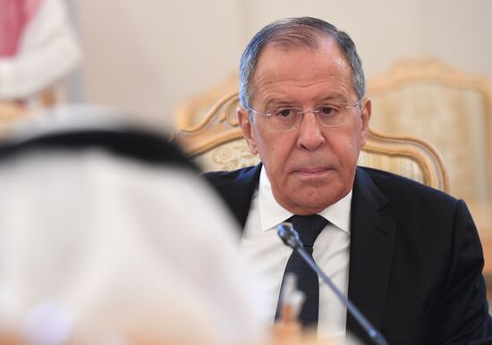 Встреча главы МИД РФ С. Лаврова и генсекретаря ОИС Ю. Осаимина