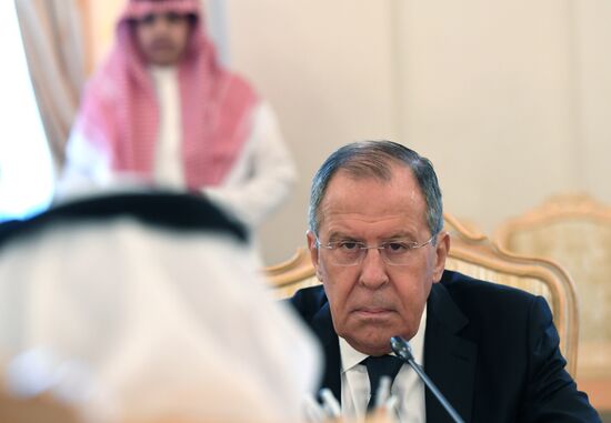 Встреча главы МИД РФ С. Лаврова и генсекретаря ОИС Ю. Осаимина