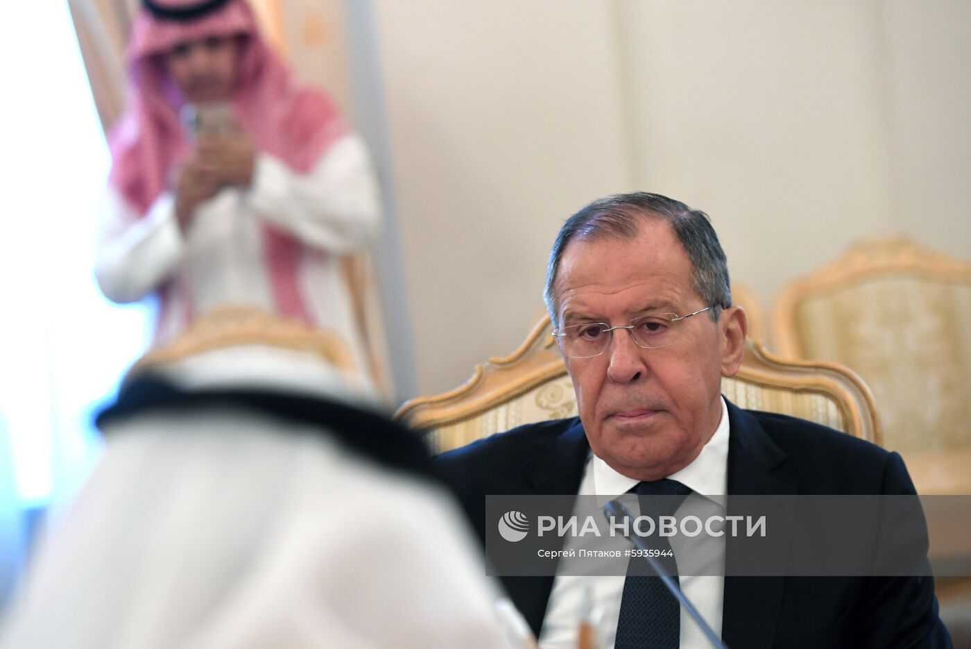 Встреча главы МИД РФ С. Лаврова и генсекретаря ОИС Ю. Осаимина