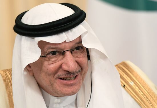 Встреча главы МИД РФ С. Лаврова и генсекретаря ОИС Ю. Осаимина