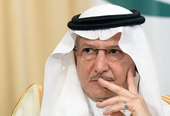 Встреча главы МИД РФ С. Лаврова и генсекретаря ОИС Ю. Осаимина