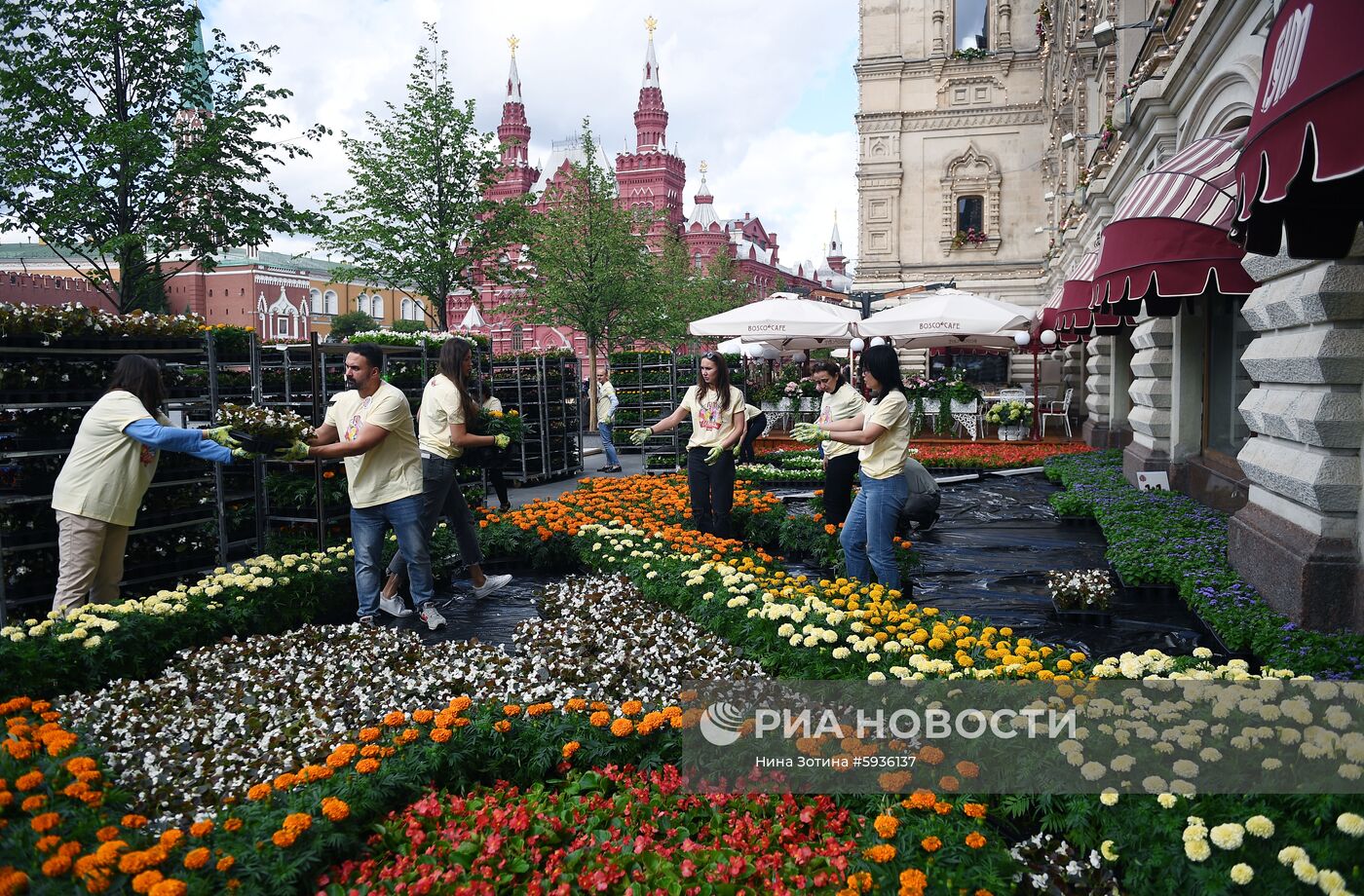 Фестиваль цветов в ГУМе