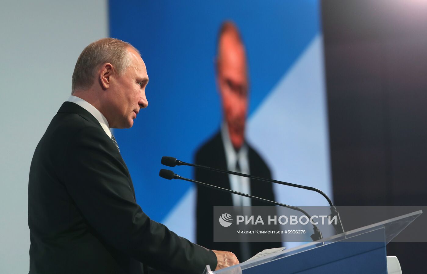 Президент РФ В. Путин посетил Международный форум «Развитие парламентаризма»