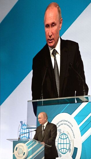 Президент РФ В. Путин посетил Международный форум «Развитие парламентаризма»