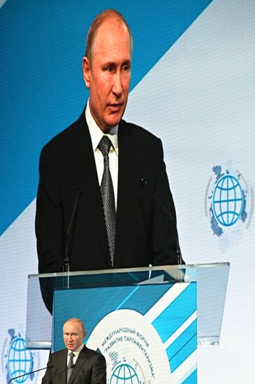 Президент РФ В. Путин посетил Международный форум «Развитие парламентаризма»