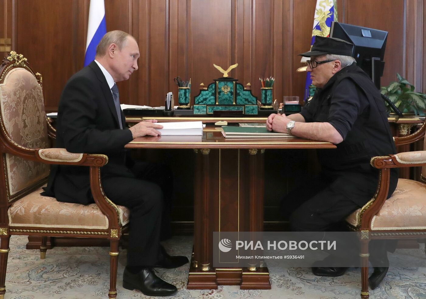 Президент РФ В. Путин провел встречу с художником М. Шемякиным