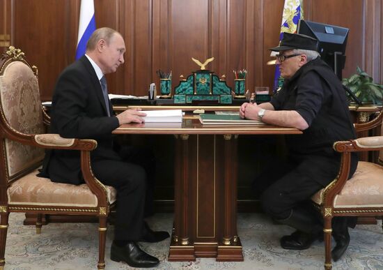 Президент РФ В. Путин провел встречу с художником М. Шемякиным