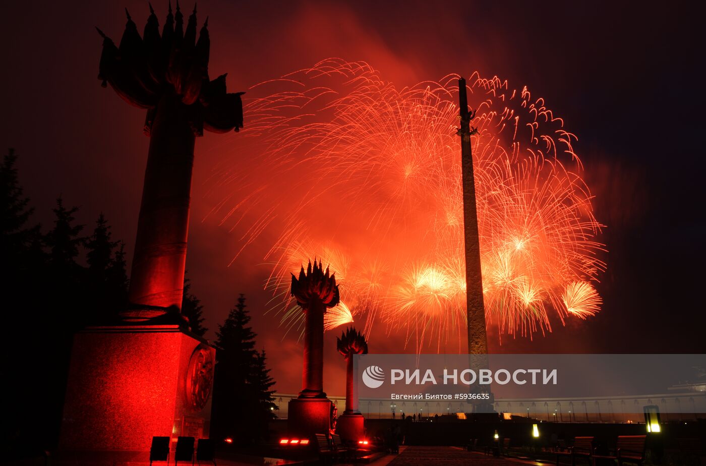 Салют в честь 75-летия освобождения Минска от немецко-фашистских захватчиков