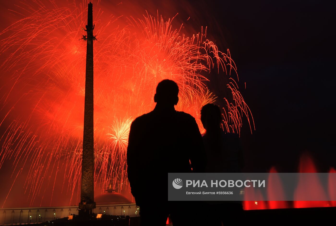 Салют в честь 75-летия освобождения Минска от немецко-фашистских захватчиков